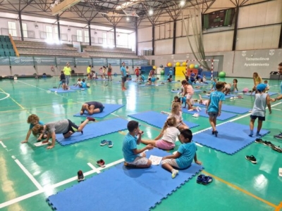 Torremolinos notifica a los adjudicatarios de las 1.100 plazas de los campamentos deportivos de verano que pueden completar el proceso de inscripción