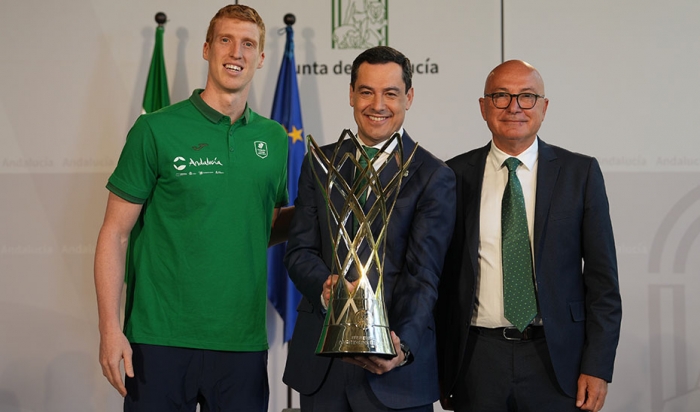 Moreno agradece al Unicaja llevar el nombre de Andalucía por Europa con deportividad, talento y grandeza