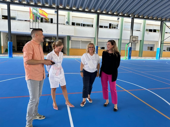 Fuengirola renueva el pavimento de las pistas deportivas escolares de siete colegios públicos del municipio