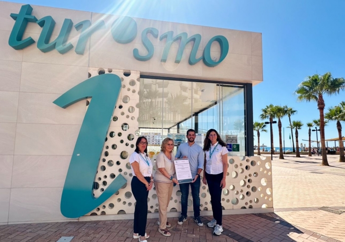 La Oficina Municipal de Turismo de Fuengirola obtiene la marca `S´ de Sostenibilidad y renueva la ‘Q’ de Calidad