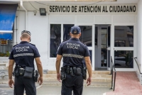 La Policía Local de Torremolinos detiene a tres personas por un tirón en el paseo marítimo