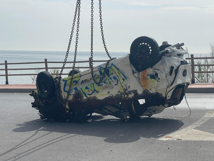 El Ayuntamiento retira de oficio el vehículo siniestrado en Torremuelle tras reiteradas comunicaciones a propietario y aseguradora