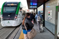 El Trambahía refuerza con ocho trenes especiales su servicio con motivo de la Feria de Chiclana