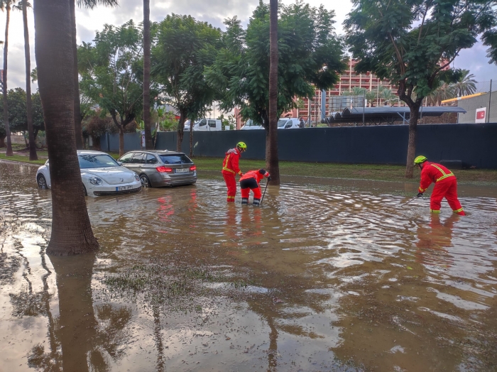 Benalmádena registra una decena de actuaciones durante la madrugada tras caer más de 40 litros por metro cuadrado