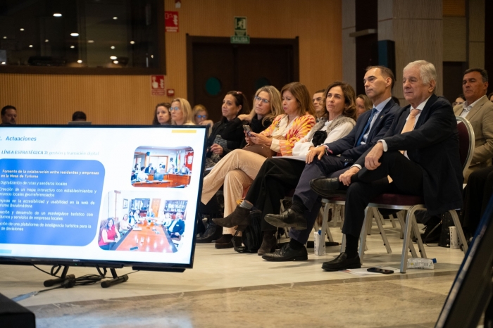 Cerca de un centenar de profesionales participan en el Foro de Turismo Benalmádena 2024