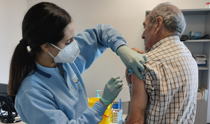 Arranca la campaña de vacunación frente a la gripe y el covid para mayores, sanitarios y embarazadas