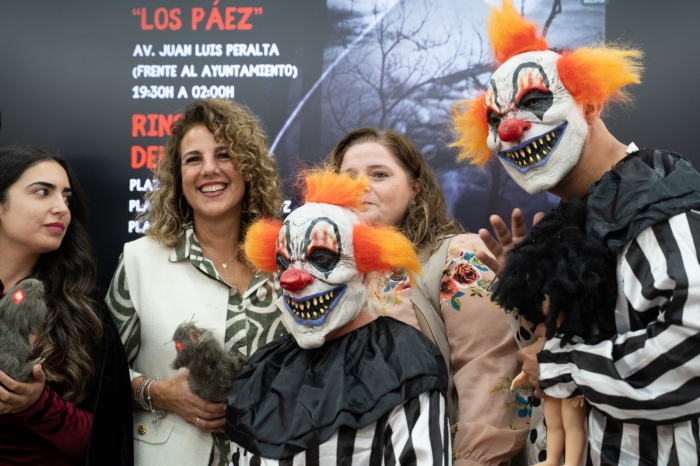 Noche de Terror en Benalmádena Pueblo con un pasacalles por los rincones más emblemáticos y la casa de la Familia Paez