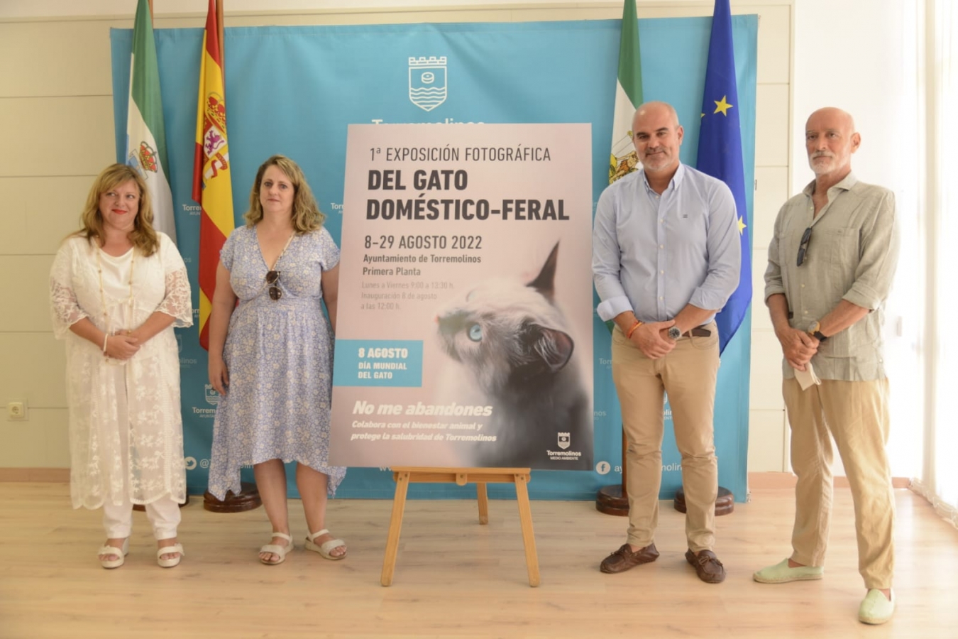 El Ayuntamiento de Torremolinos acoge una exposición fotográfica con motivo del Día Mundial del Gato