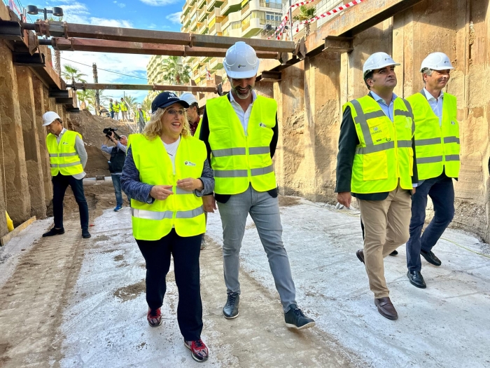 Fuengirola y la Junta de Andalucía avanzan en las obras del saneamiento integral en el Paseo Marítimo de Torreblanca