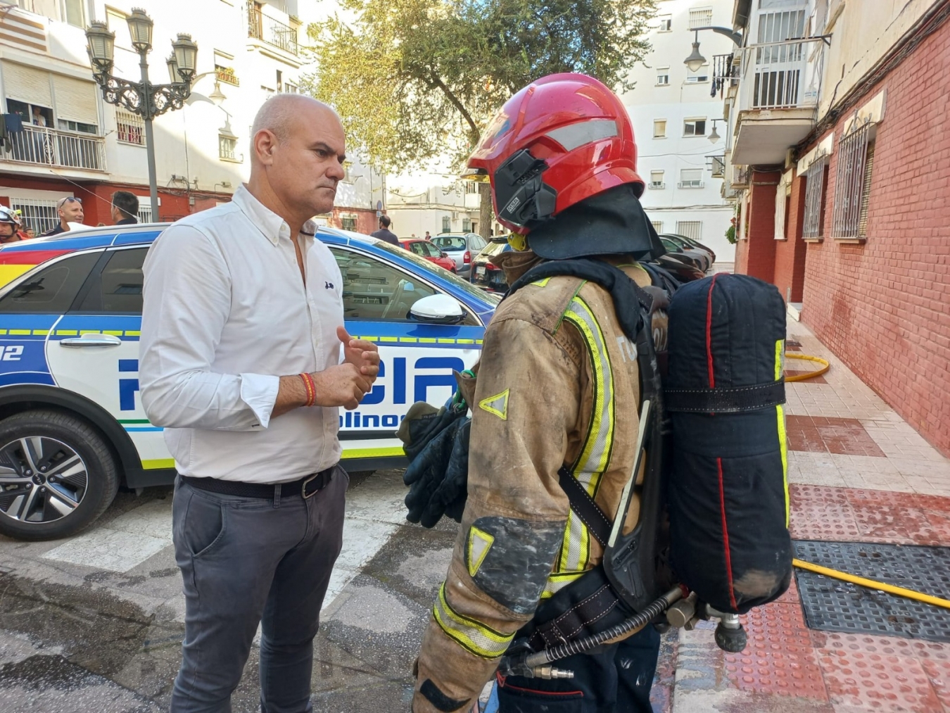 Un incendio en una vivienda de la barriada San Miguel se salda con un afectado por inhalación de humo