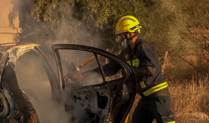 Un incendio causa daños a siete vehículos esta madrugada en una calle de Málaga