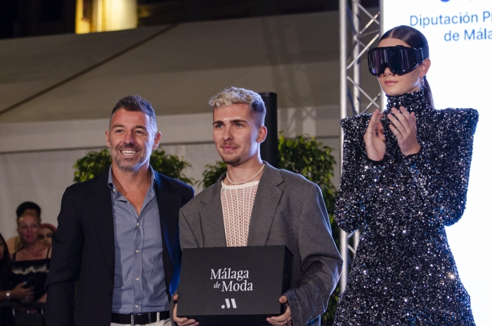 Málaga de Moda otorga el premio Talento y Creatividad 2024 al diseñador malagueño Raúl Doña durante la 13ª edición de la Pasarela Larios