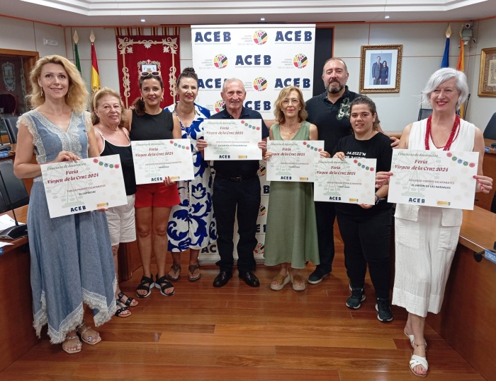 La Tapería de Benalmádena y Caprichos, ganadores de los concursos de decoración de la ACEB en la Feria de Benalmádena Pueblo