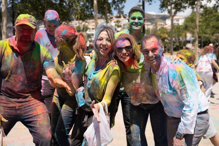 La comunidad hindú celebra la Fiesta de Colores en Benalmádena con música y baile Bollywood