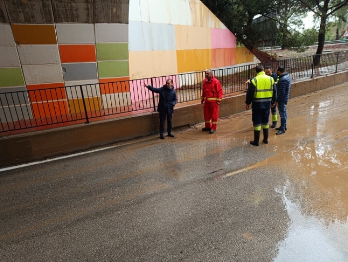 Benalmádena registra más de una treintena de incidencias por la fuerte tormenta esta madrugada, con unos 60 litros por metro cuadrado