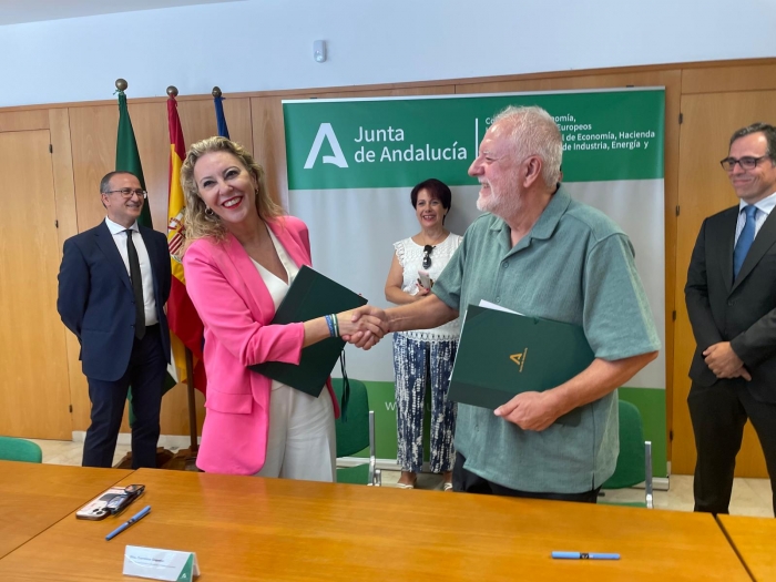 Una ventanilla para facilitar a los mayores las gestiones ante la Agencia Tributaria de Andalucía