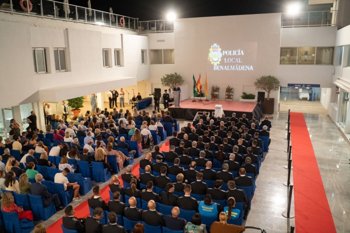 El alcalde de Benalmádena, Juan Antonio Lara, preside el acto institucional con motivo del Patrón de la Policía Local