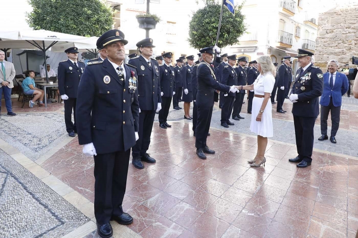 La alcaldesa destaca “el compromiso y la vocación de servicio” de la Policía Local