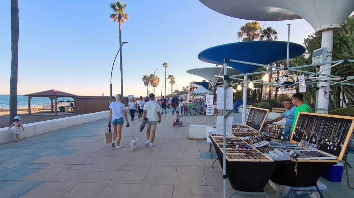 El Ayuntamiento abre el plazo de solicitudes para el mercadillo artesano de verano en el Paseo Marítimo