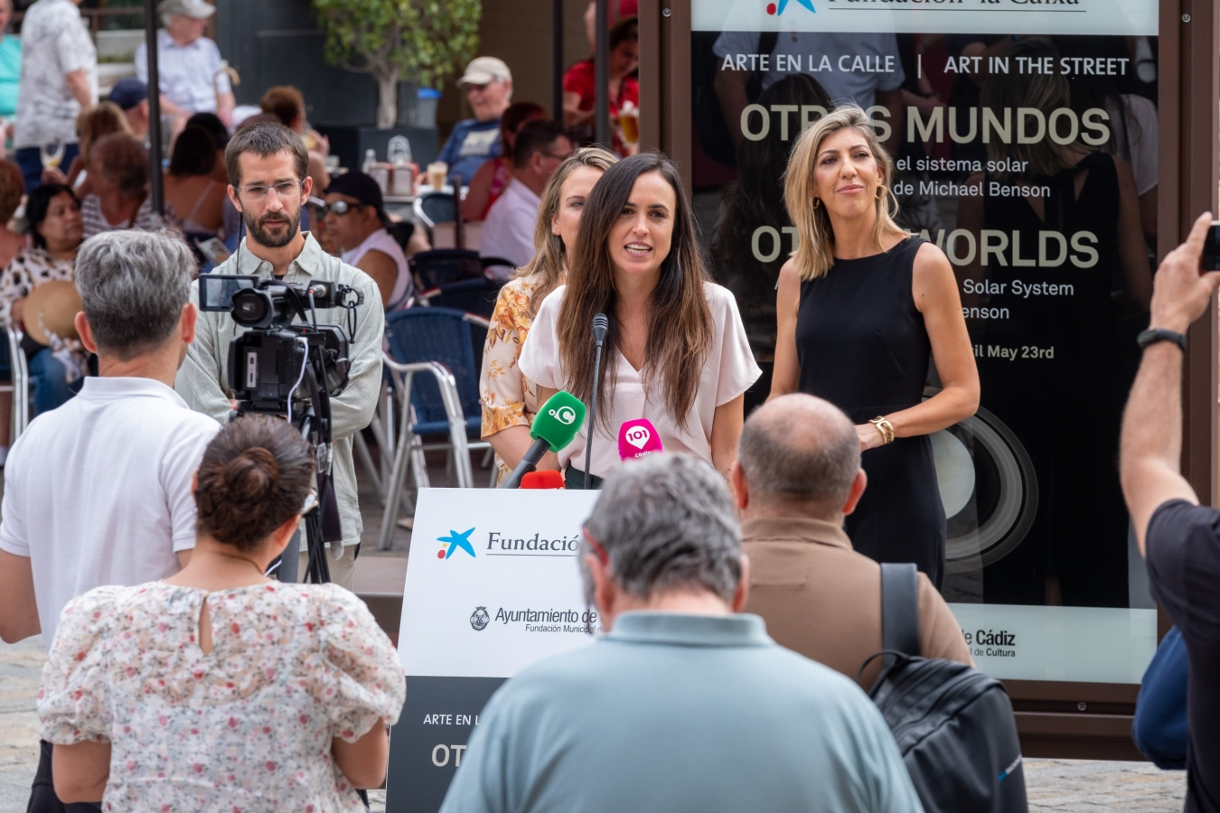 La Fundación La Caixa y el Ayuntamiento de Cádiz convierten la ciudad en un museo a cielo abierto con la exposición ‘Otros mundos’