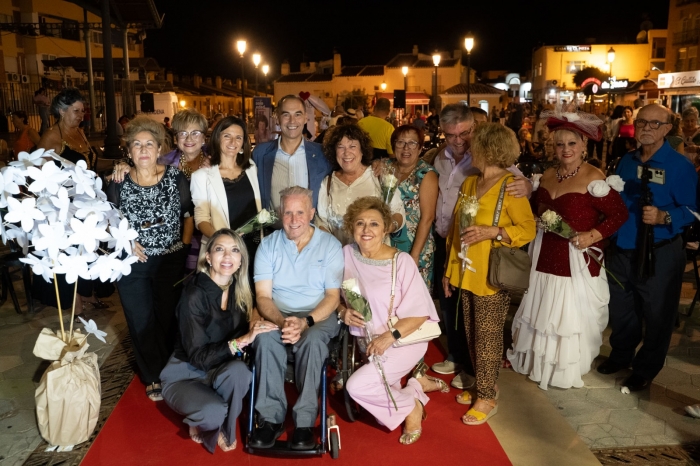 Concluye la Semana del Mayor con un éxito rotundo de participación y lleno total en la pasarela de moda en la Plaza de la Mezquita