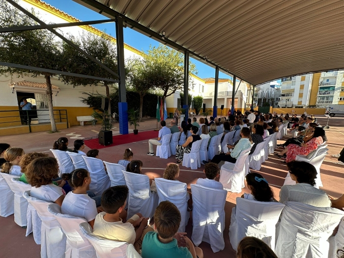 La alcaldesa destaca la “excelente coordinación” entre Ayuntamiento y comunidad educativa de Fuengirola en la inauguración del curso escolar 2024/2025